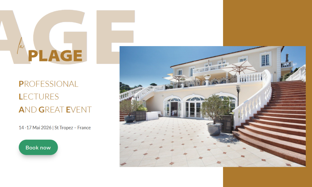 Eventbanner für das La Plage Symposium am Meer mit Networking-Atmosphäre